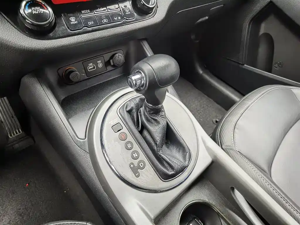 Kia Sportage 2015 2.0L Automatic 2WD GLS фото 13