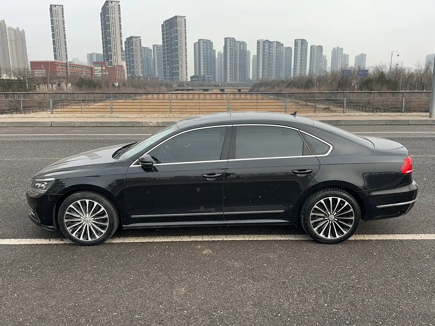 Volkswagen Passat 2016 330TSI DSG Honor Edition фото 7