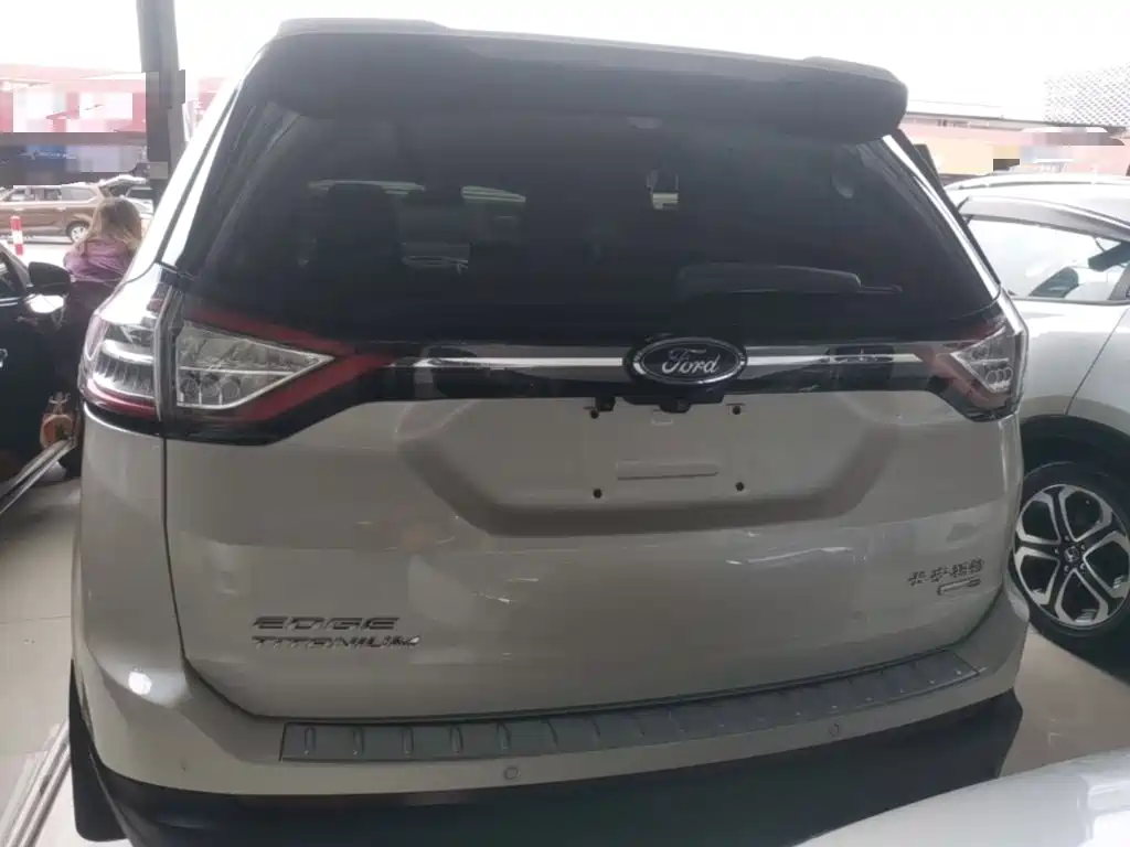 Photo 6 - Ford Edge