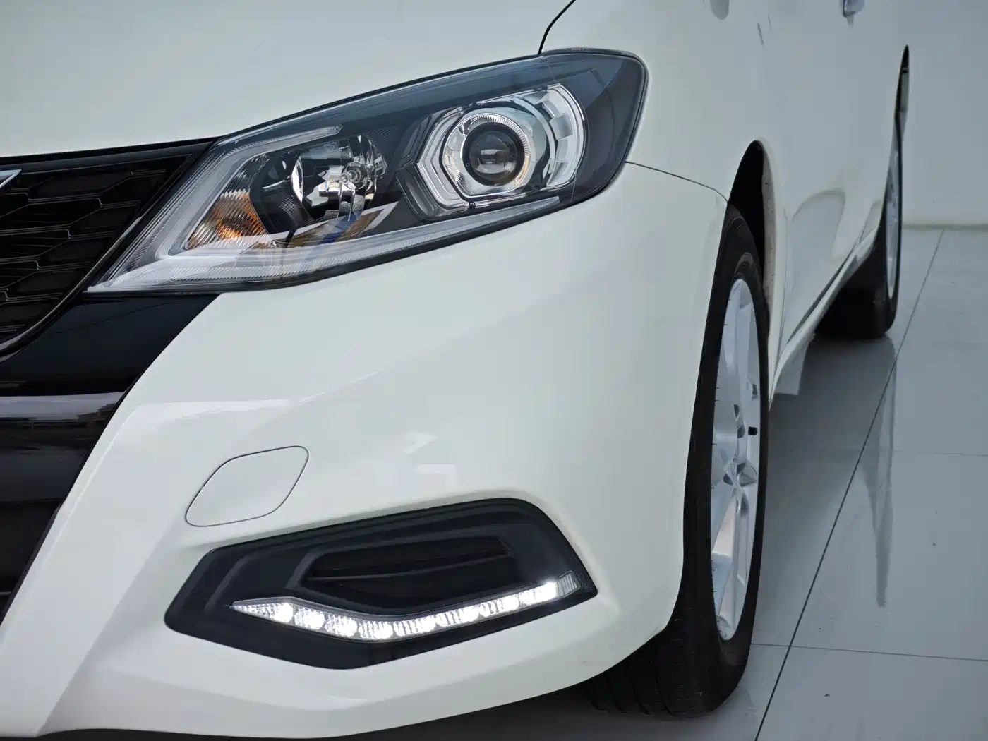 Nissan Tiida 2024 2024 1.6L CVT Smart Drive Edition