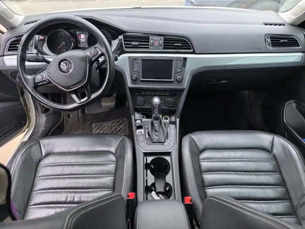 Volkswagen Lamando 2015 330TSI DSG Luxury Edition фото 11