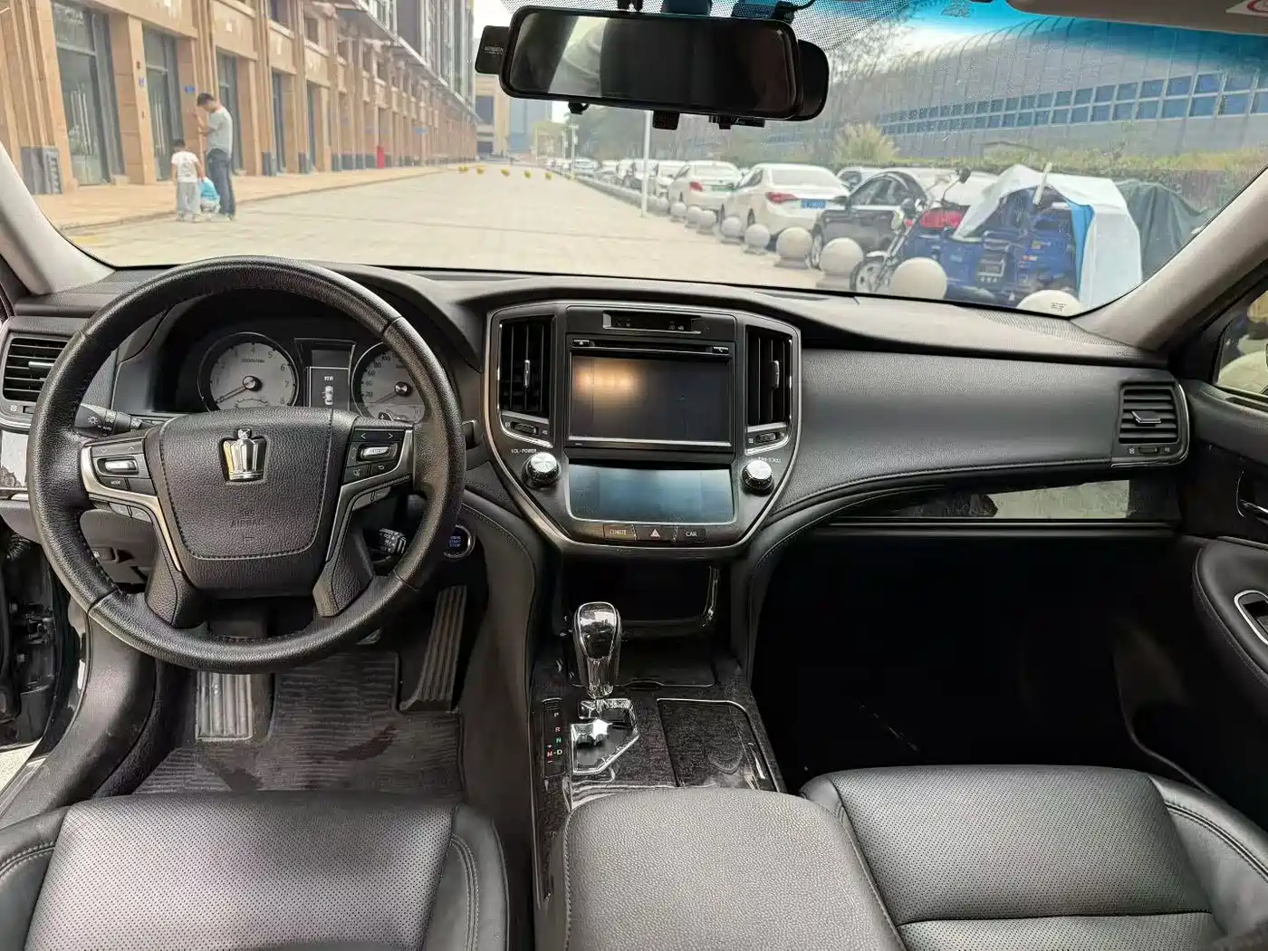 Фото 6 - Toyota Crown