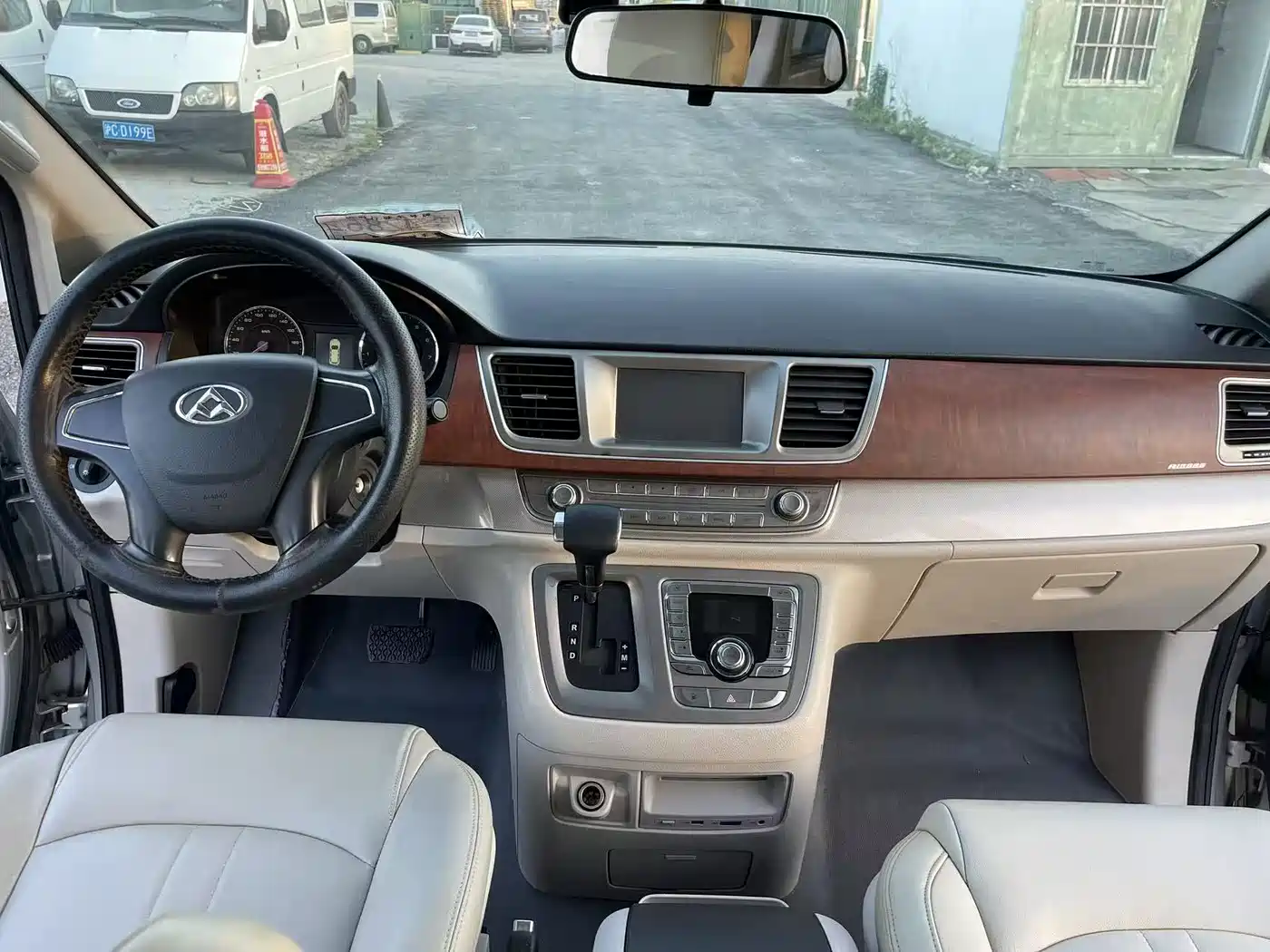 SAIC Maxus Maxus G10 2015 2.0T Automatic Commemorative Edition фото 4