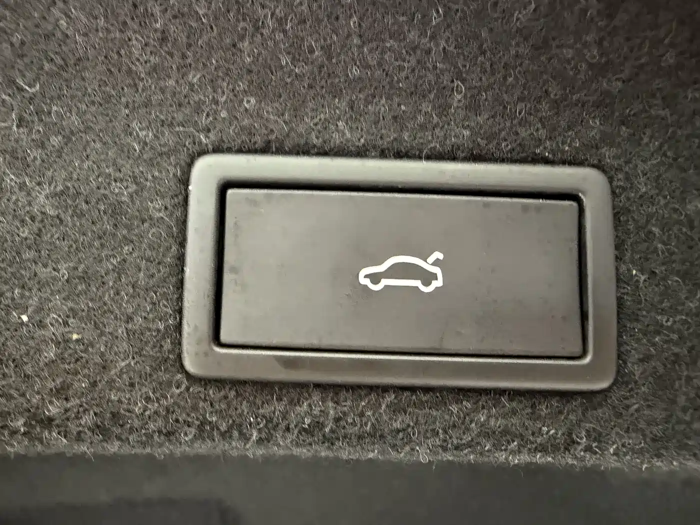 VOLKSWAGEN MAGOTAN GTE PLUG IN HYBRID