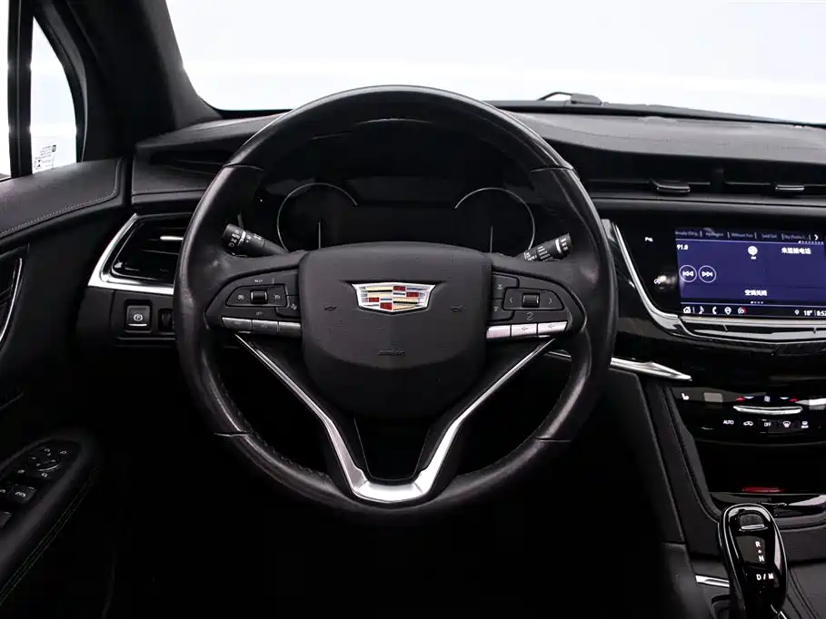 CADILLAC XT6