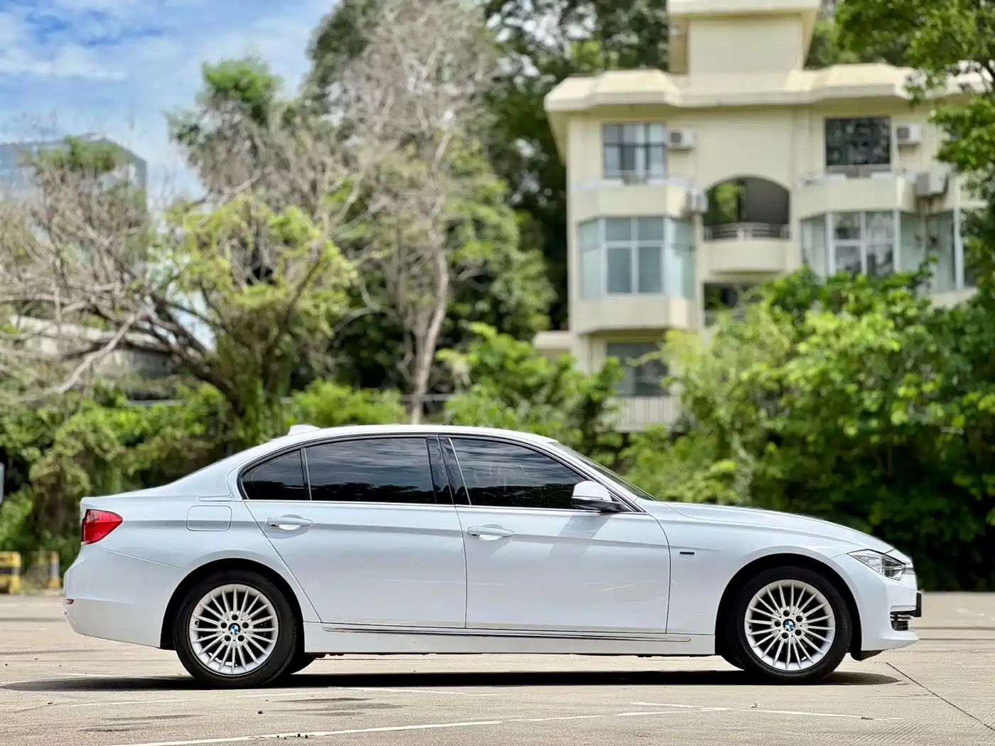 Photo 17 - BMW 3 Series