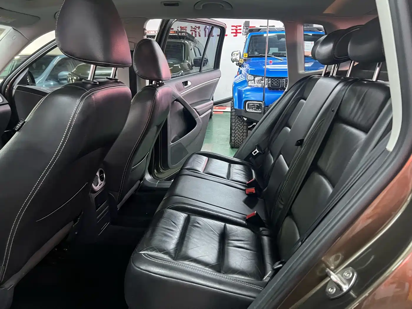 VOLKSWAGEN TIGUAN