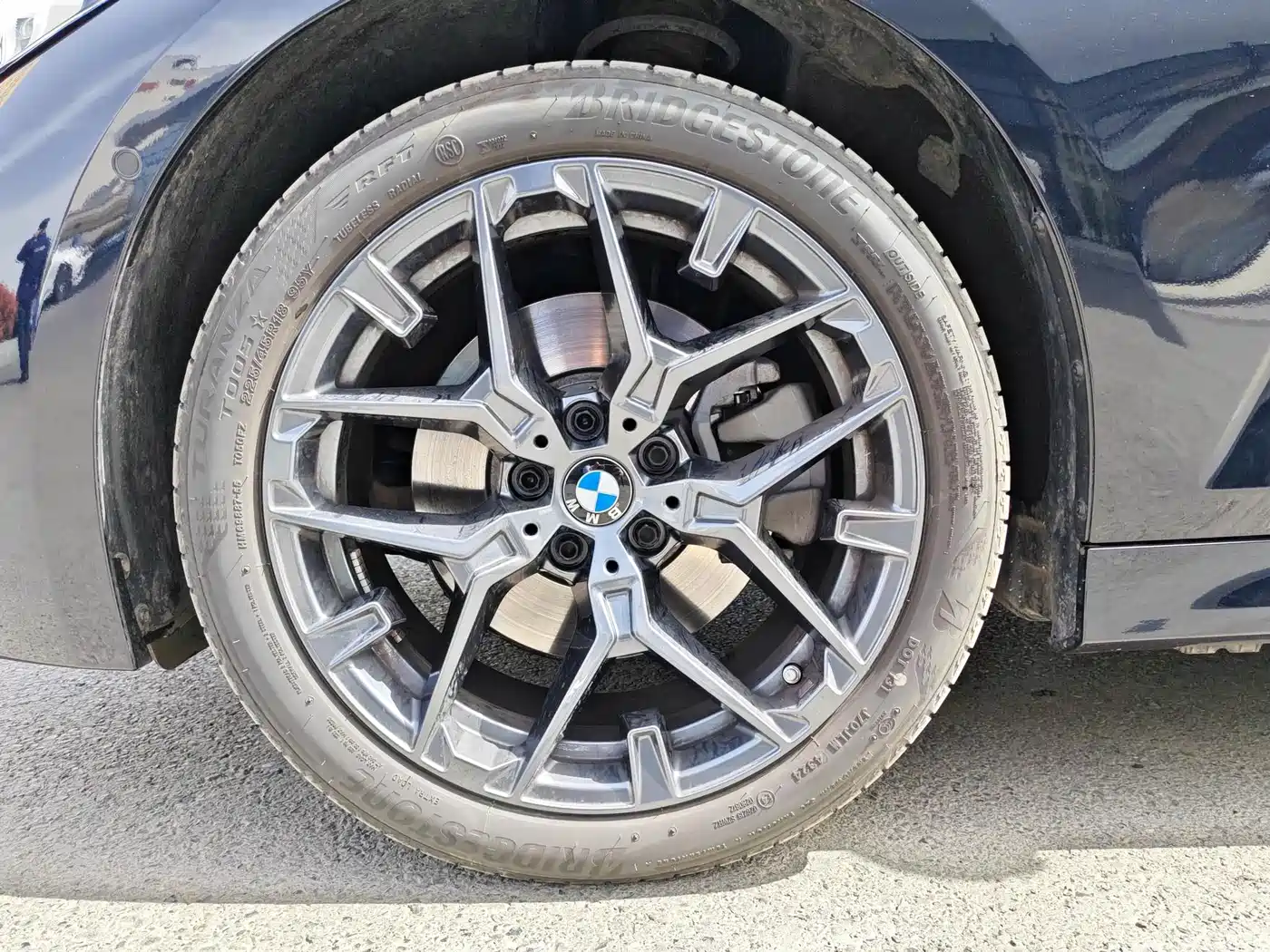 BMW 3 Series 2025 330Li M Sport Night Edition фото 9