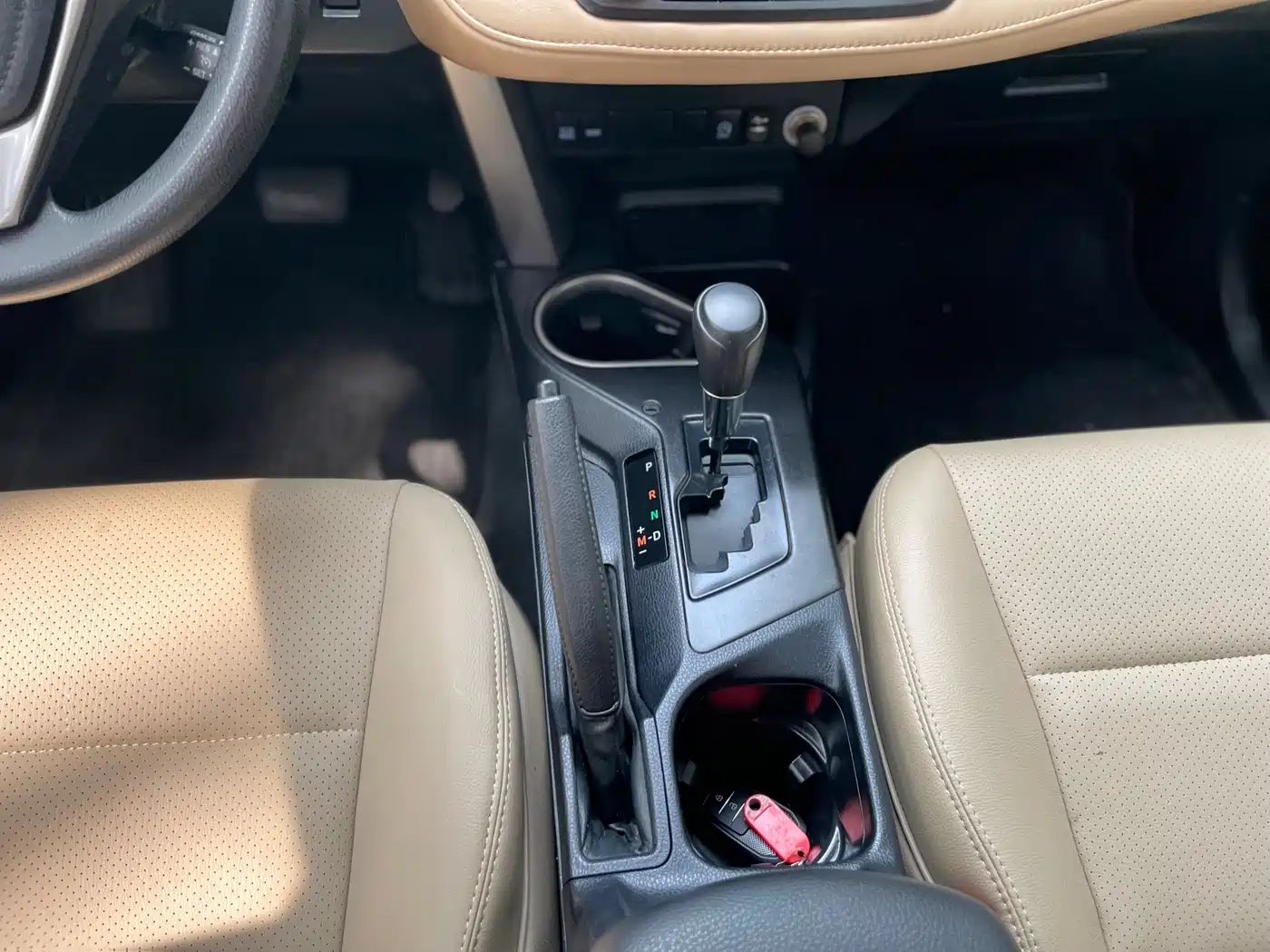 Toyota RAV4 Rongfang 2016 2.0L CVT 2WD Trend (China V) фото 15
