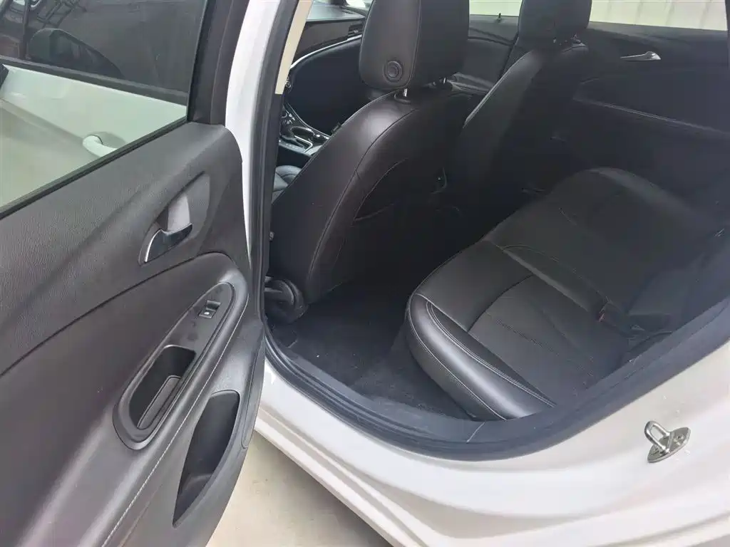 Buick Verano 2018 Sedan 20T Dual Clutch Leading фото 10