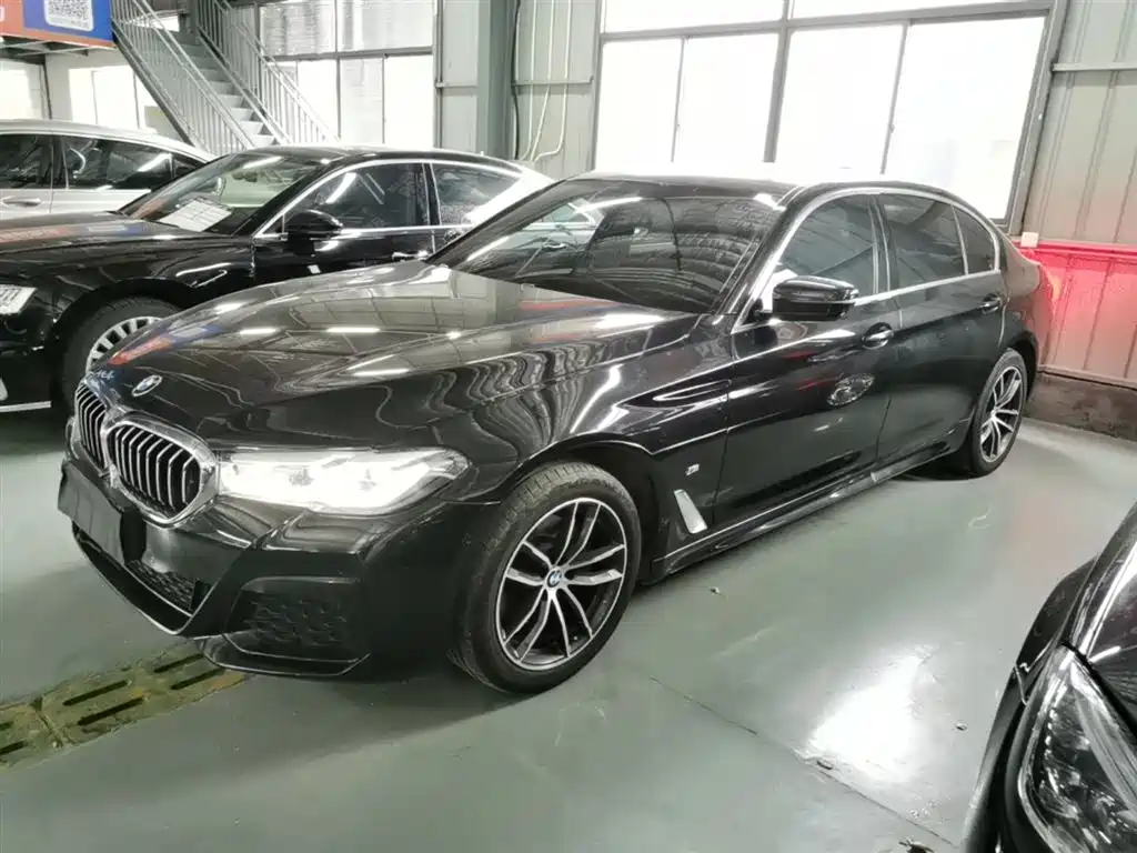 BMW 5 Series 2022 Model Second Facelift 525Li M Sport Package фото 2