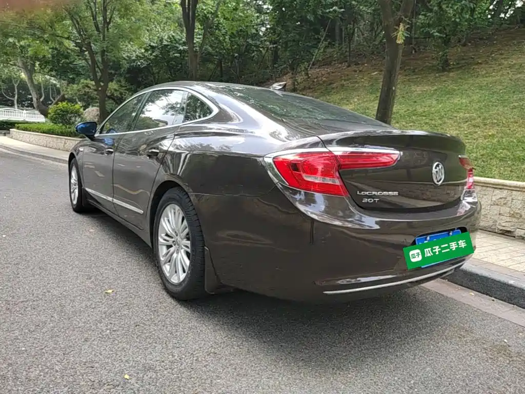 Photo 5 - Buick LaCrosse