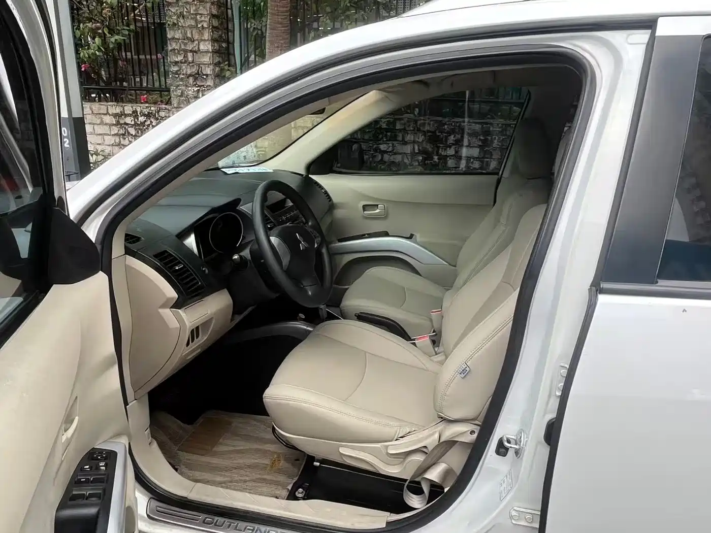 Mitsubishi Outlander (Import) 2006 Model 3.0 Standard фото 4