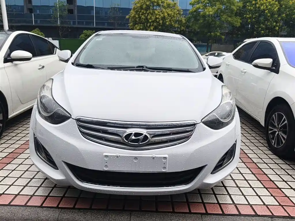 Hyundai Langdong 2012 1.6L Automatic Fashion фото 3