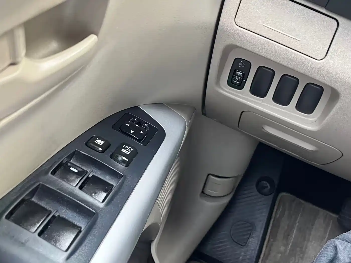 Mitsubishi Outlander (Import) 2006 Model 3.0 Standard фото 7