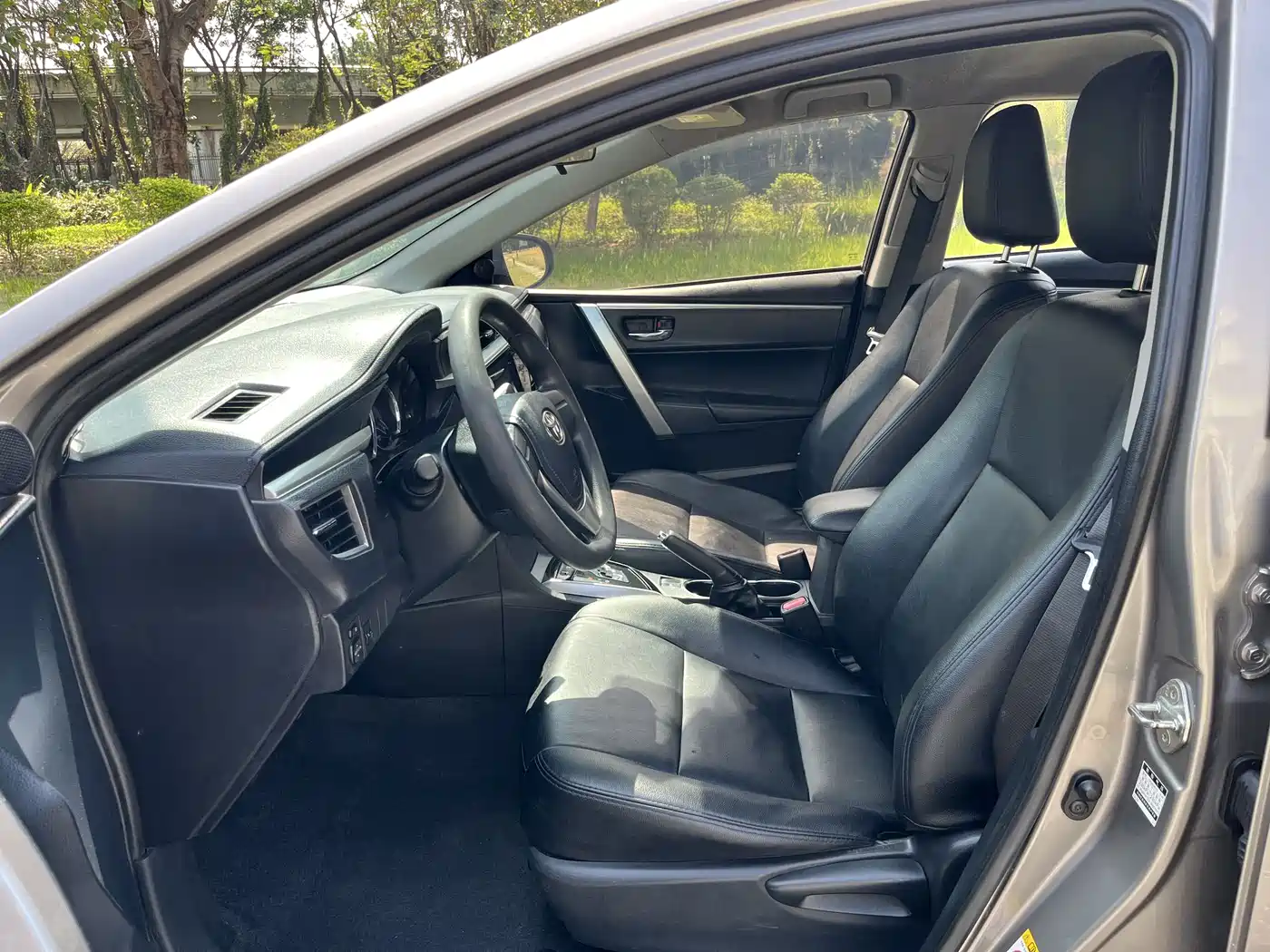 Toyota Corolla 2014 1.6L CVT GL фото 5