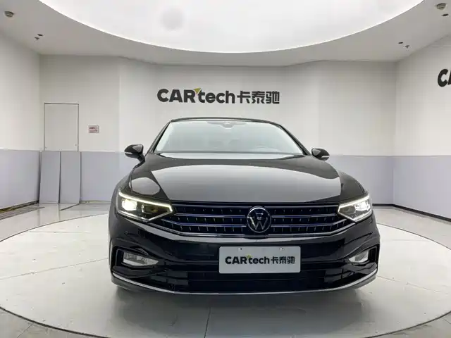 Volkswagen Magotan 2023 Model 2 Million Commemorative Edition 330TSI DSG Luxury — фото 3