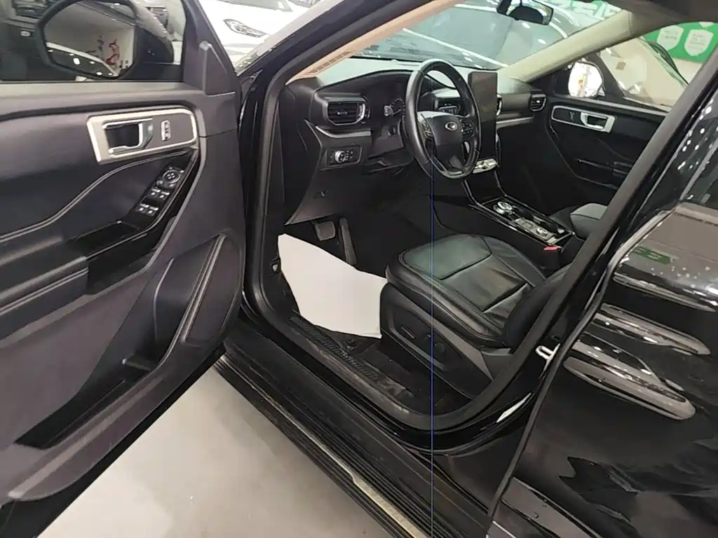 Фото 16 - Ford Explorer