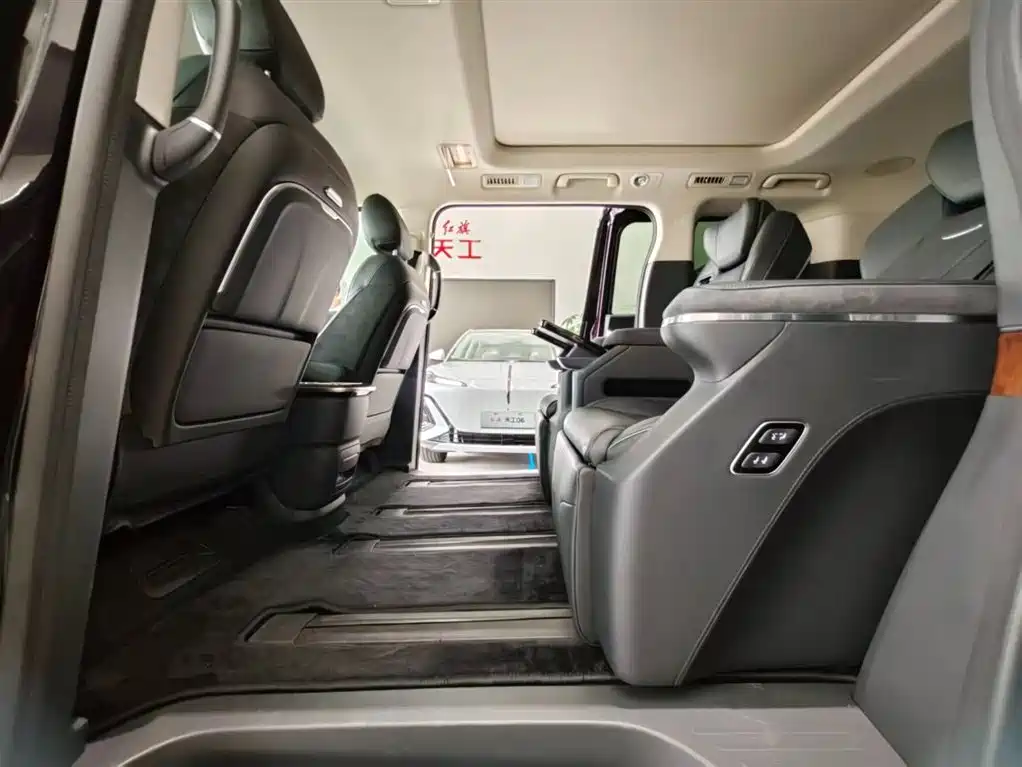 Hongqi HQ9 PHEV 2024 Model 2.0T AWD Luxury Edition фото 8