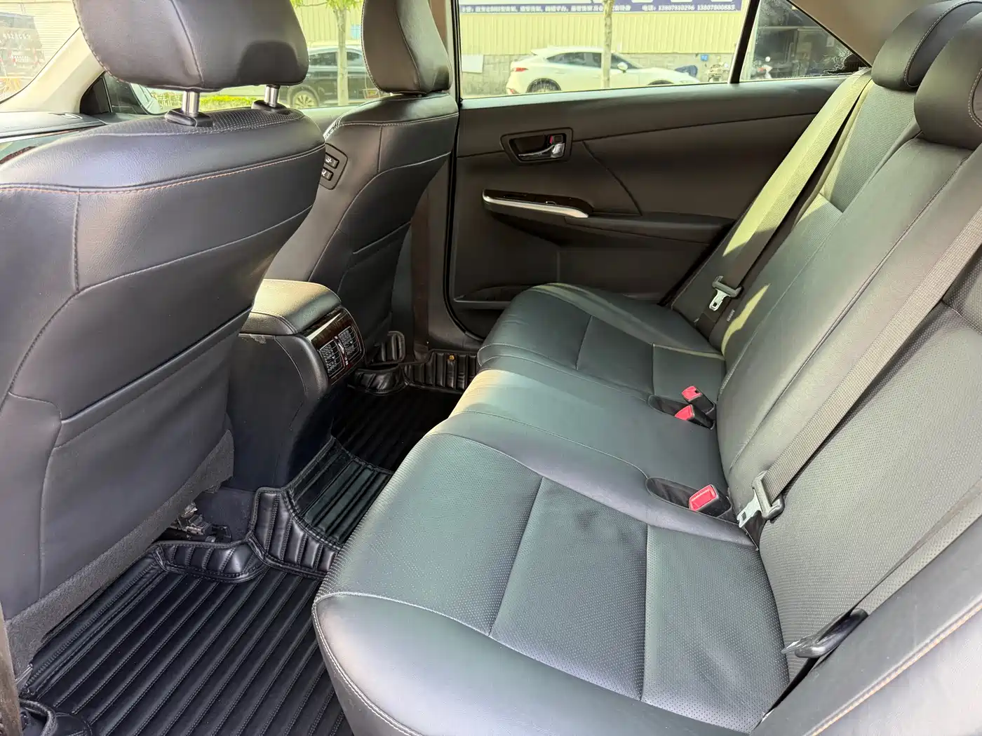 Toyota Camry 2016 2.0G 10th Anniversary Leading Edition фото 10