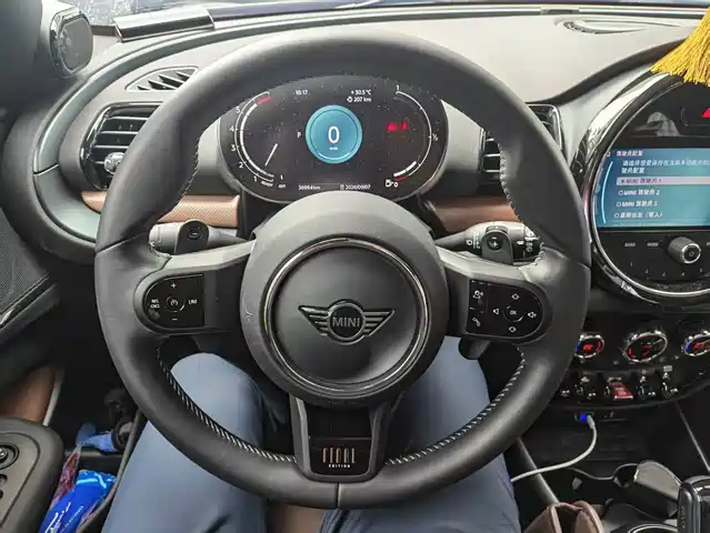 MINI CLUBMAN 2023 Final Edition The Last Gentleman Commemorative Edition — фото 5