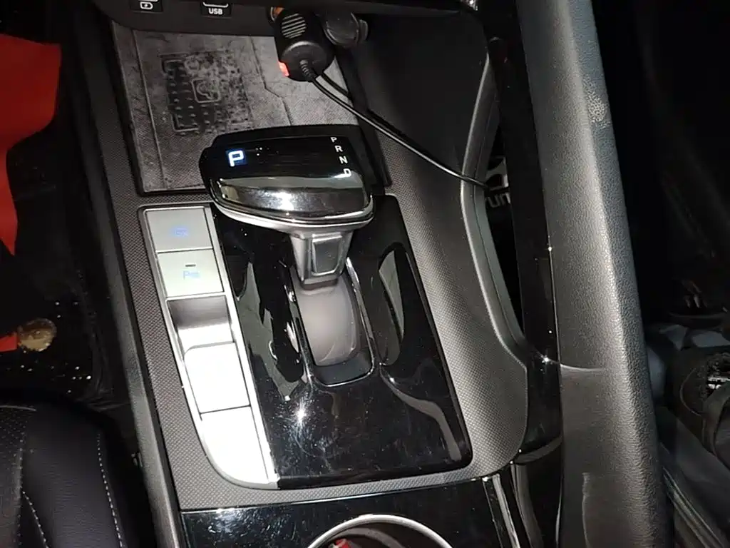 Hyundai Elantra 2021 1.5L CVT LUX Premium Edition фото 14