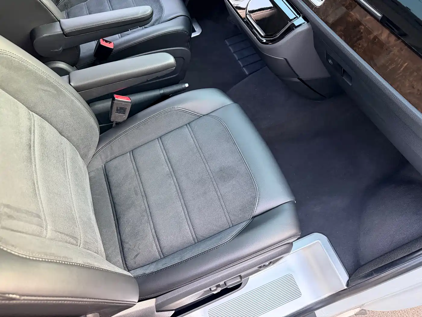 Volkswagen Multivan 2018 2.0TSI 4WD Premium Edition 7-Seater фото 14