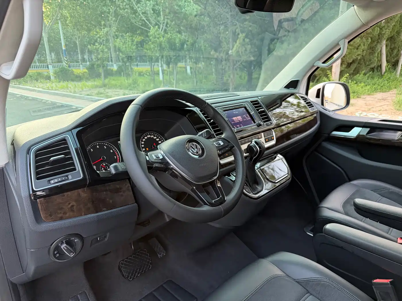 Volkswagen Multivan 2018 2.0TSI 4WD Premium Edition 7-Seater фото 12