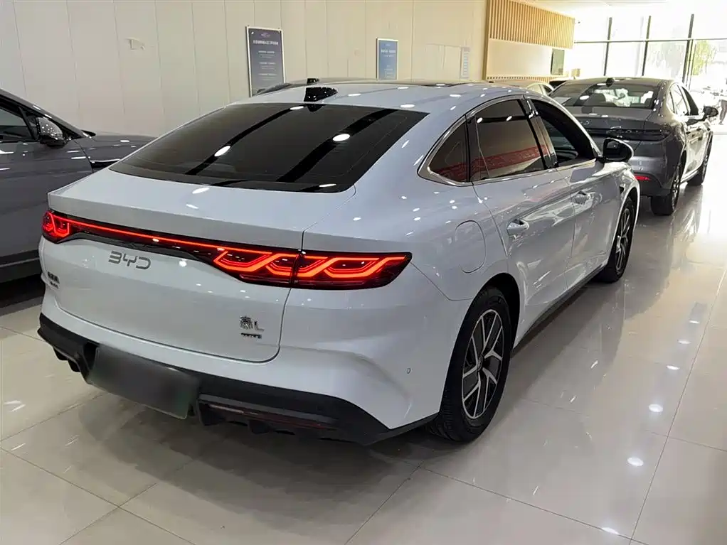 BYD Qin L 2025 DM-i Smart Drive Edition 120KM Leading фото 7