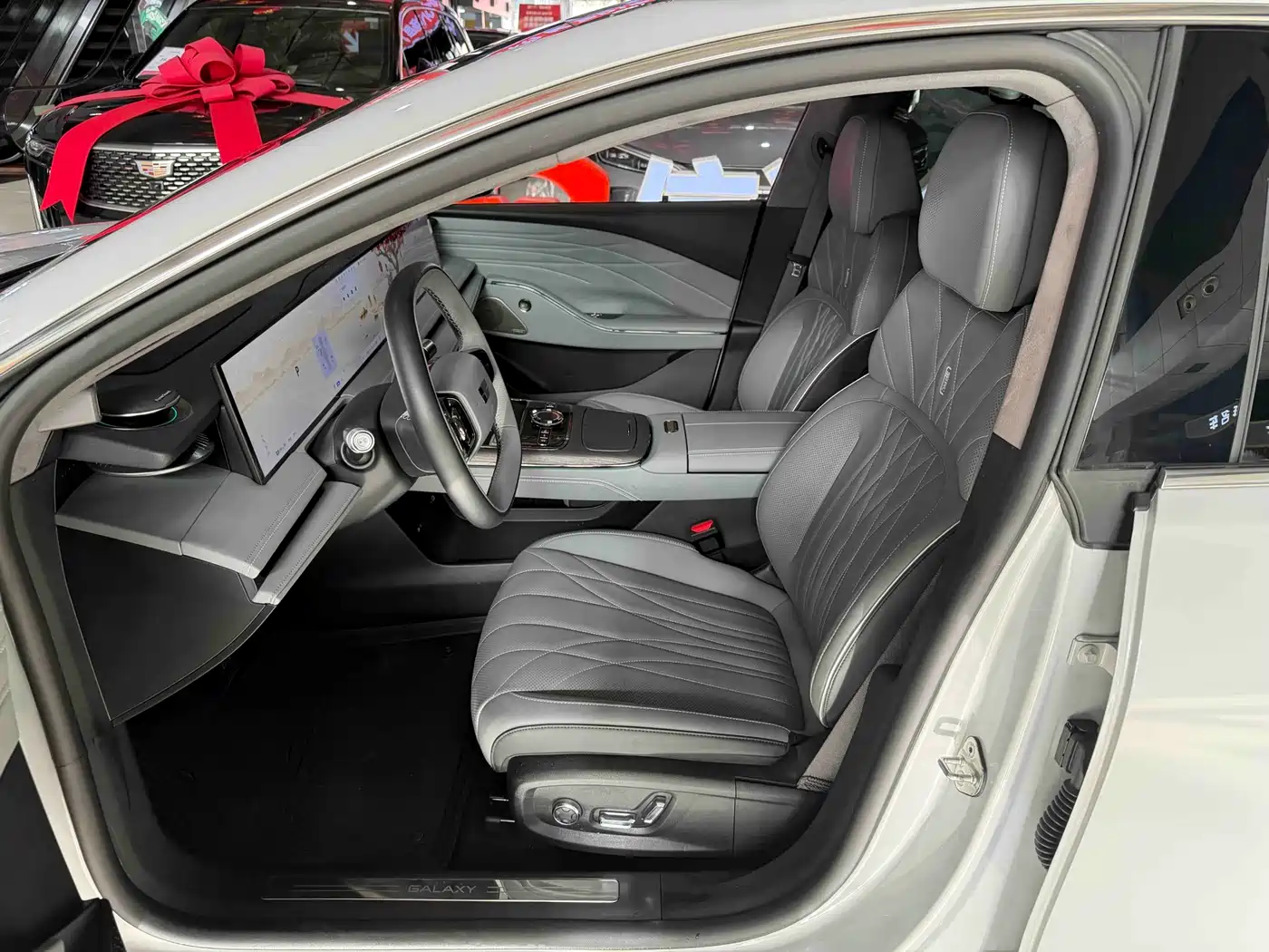 Geely Galaxy Galaxy E8 2025 700km Long Voyage Smart Drive Edition фото 4