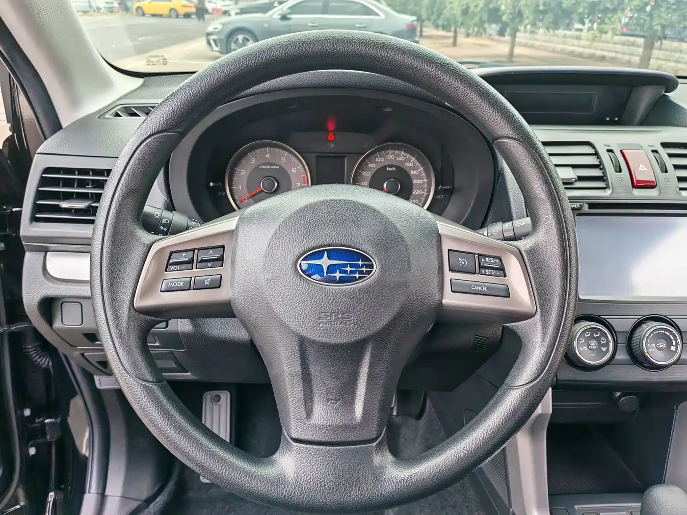 Subaru Forester 2014 2.0i Automatic Comfort Edition фото 12