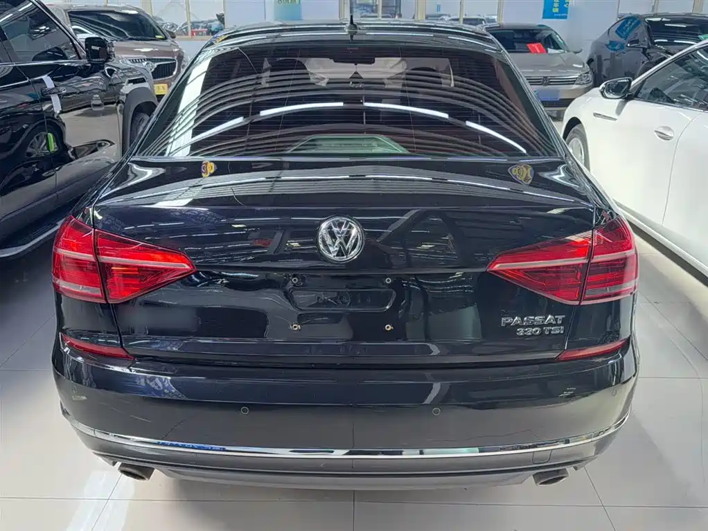 Volkswagen Passat 2017 330TSI DSG Prestige фото 11