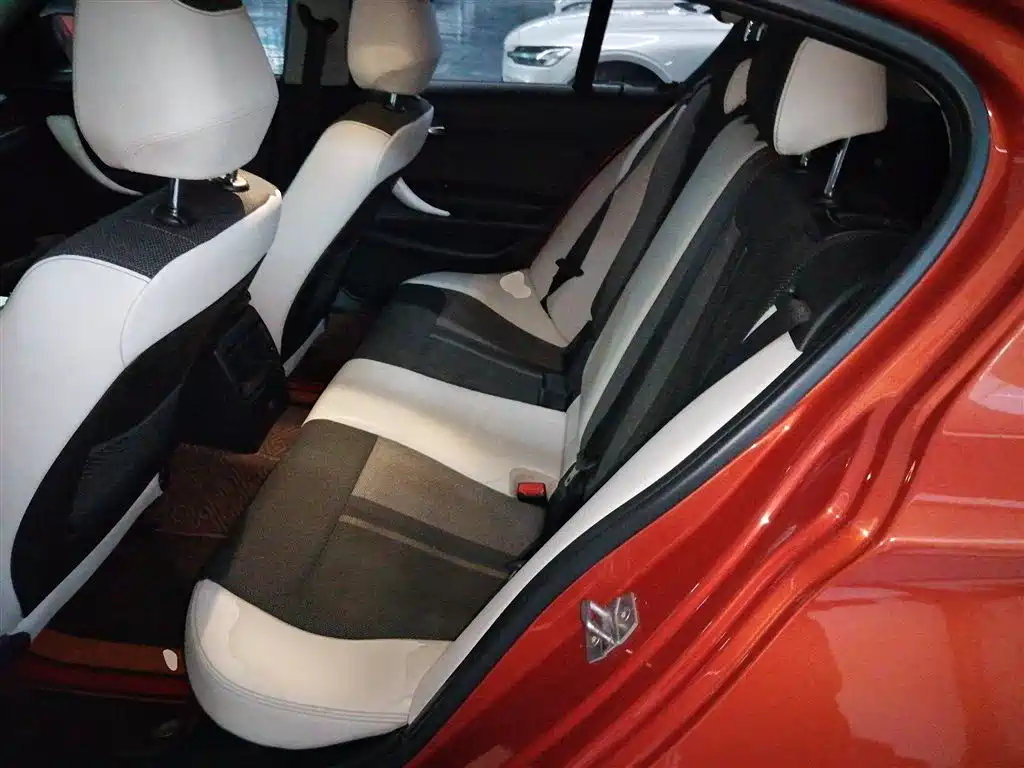 BMW 1 Series (Import) 2016 118i Urban Design Package фото 14