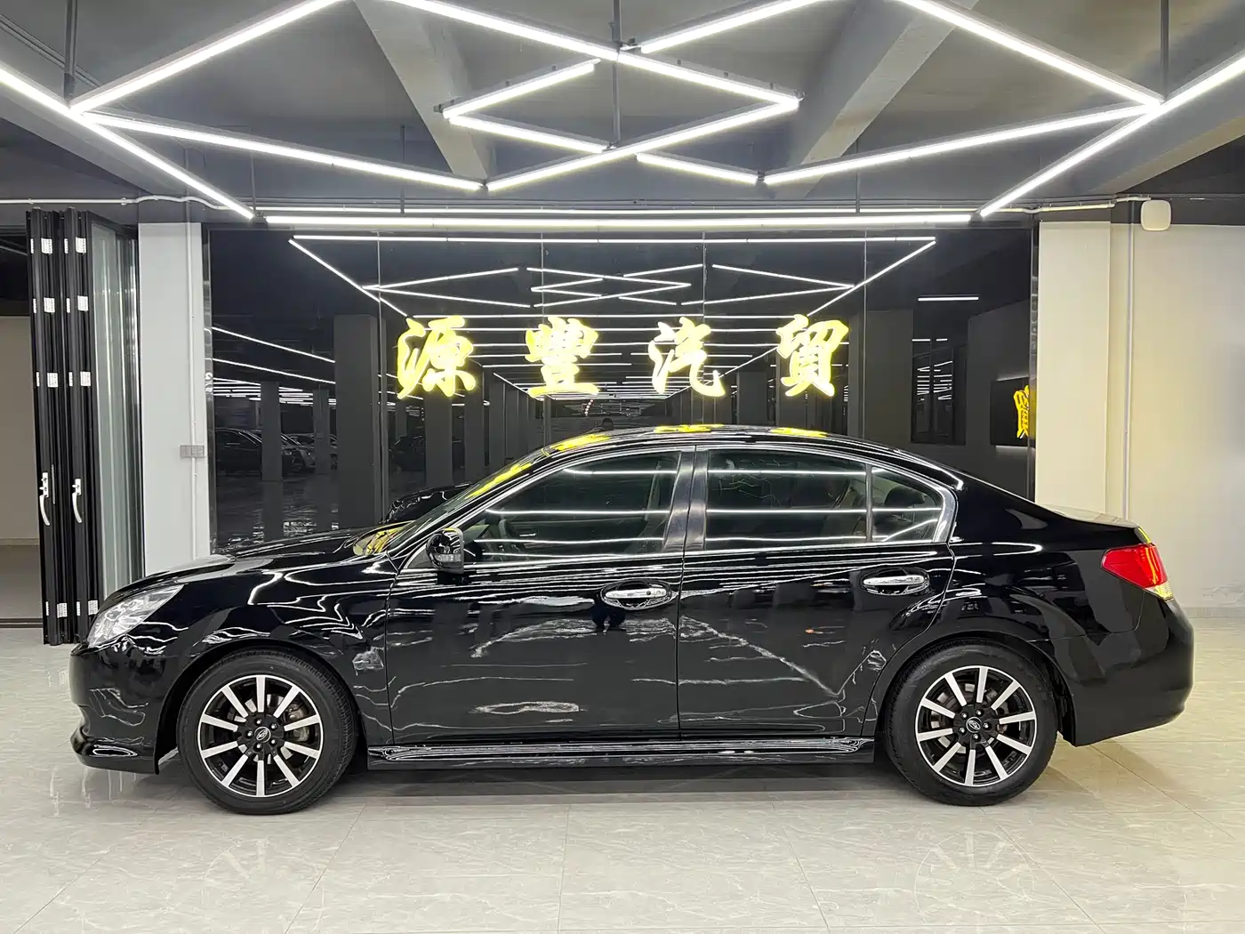 Subaru Legacy 2010 2.5i Luxury Navigation Edition фото 5