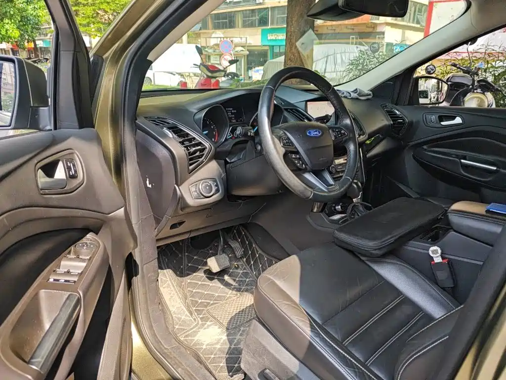 Photo 13 - Ford Kuga