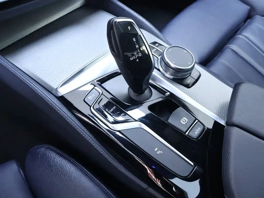 BMW 5 Series (Import) 2018 525i M Sport Package фото 12