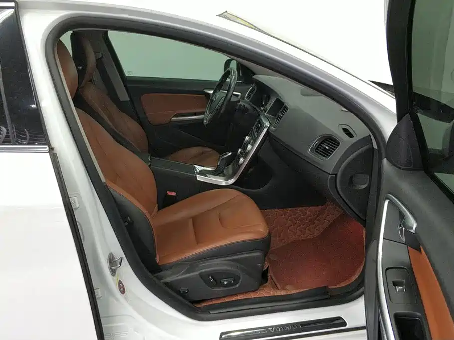 Фото 8 - Volvo S60