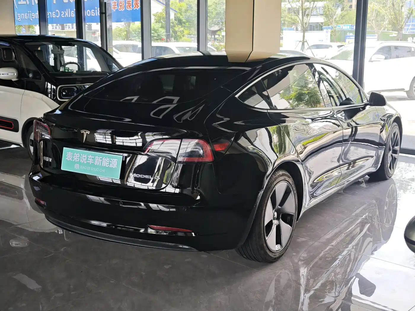 Фото 4 - Tesla Model 3