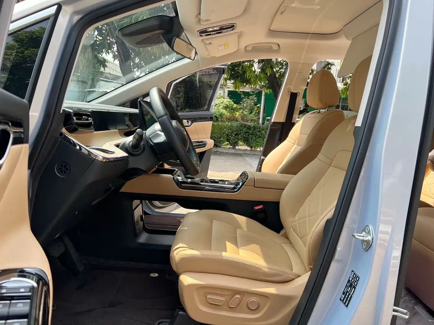GAC Trumpchi Trumpchi E8 NEV 2024 Model 150km MAX+ фото 4