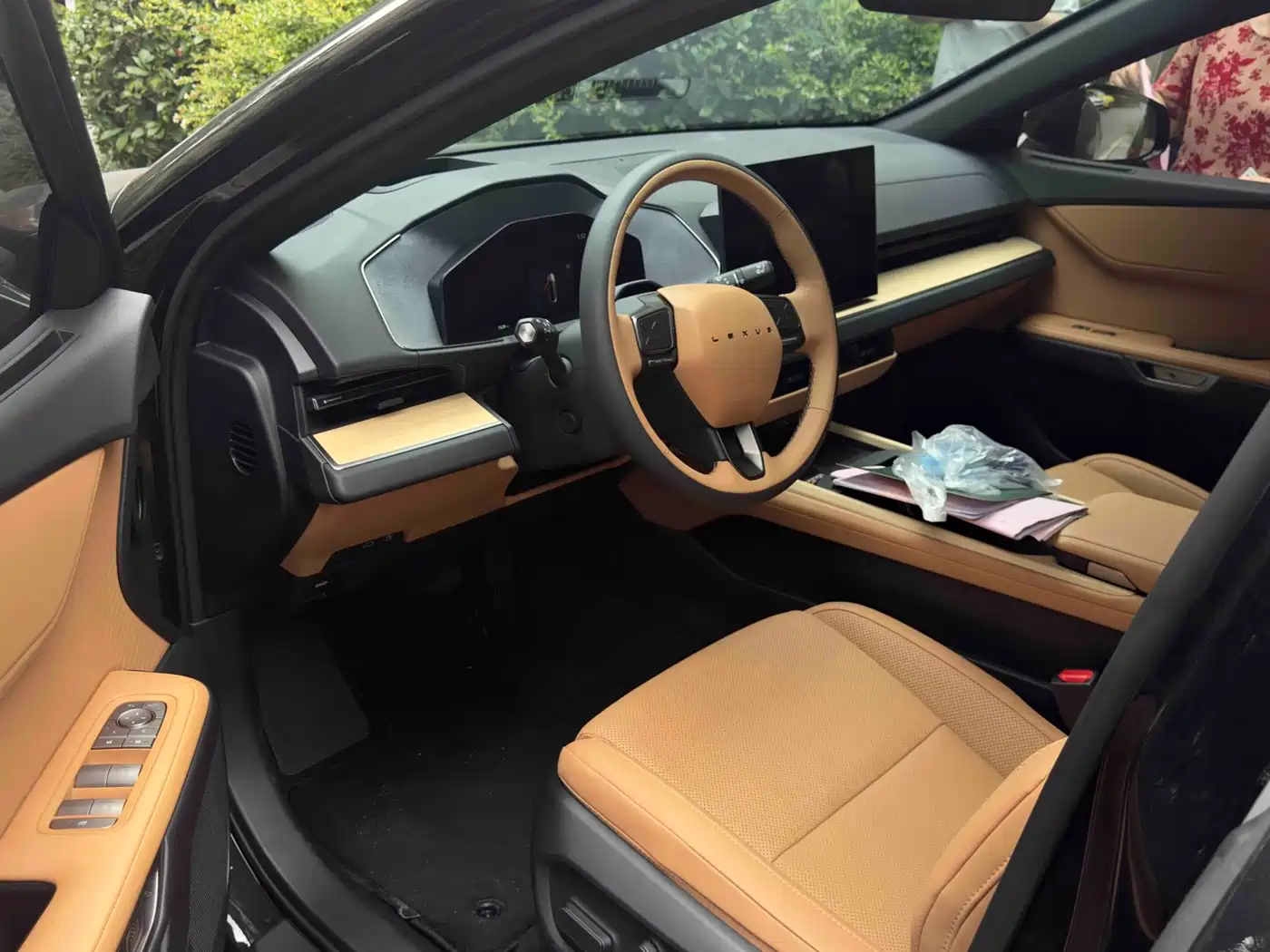 Lexus ES 2026 2025 Model 300h Base Version