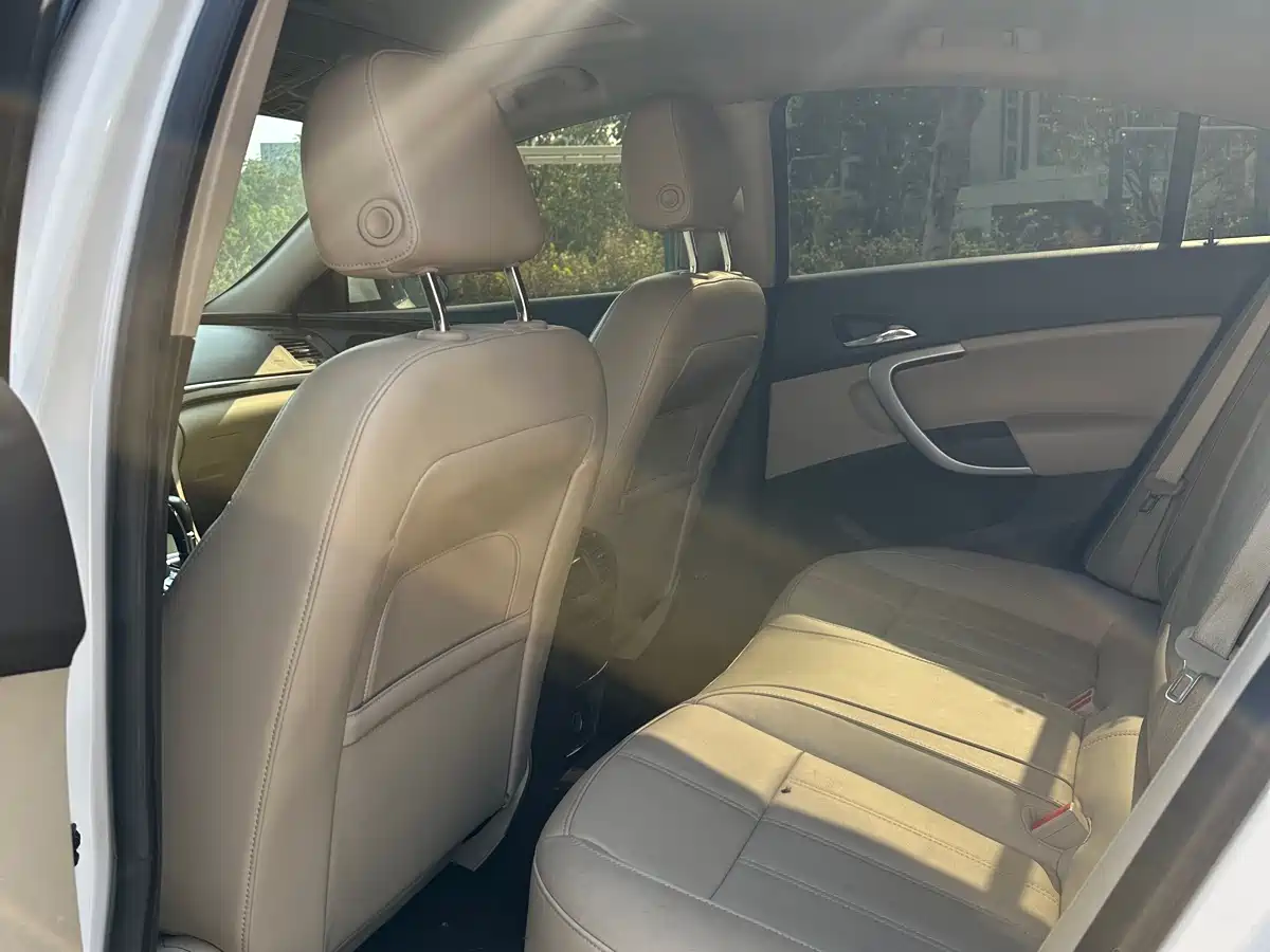 Buick Regal 2015 2.0L Elite Fashion Model фото 6