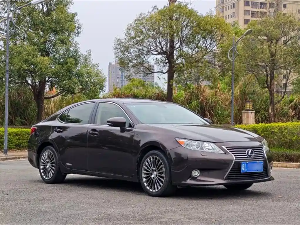 Lexus ES 2014 300h Elite Edition фото 2