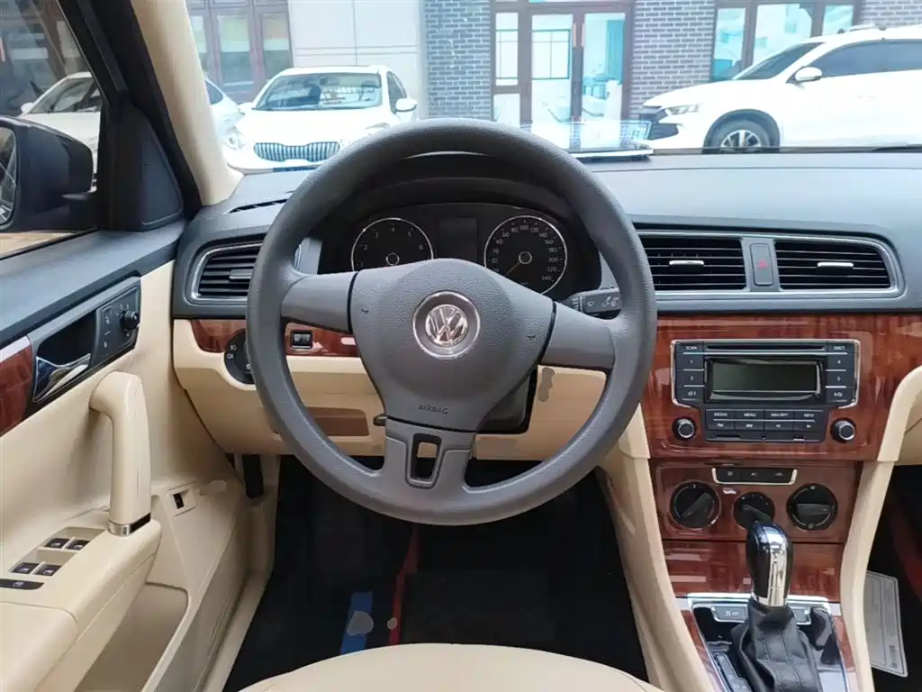 Volkswagen Lavida 2013 Facelift Classic 1.6L Automatic Comfort фото 11