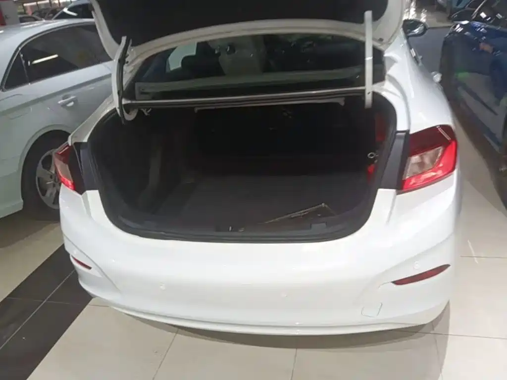 Chevrolet Cruze 2017 2018 320 Automatic Pioneer Sunroof Edition