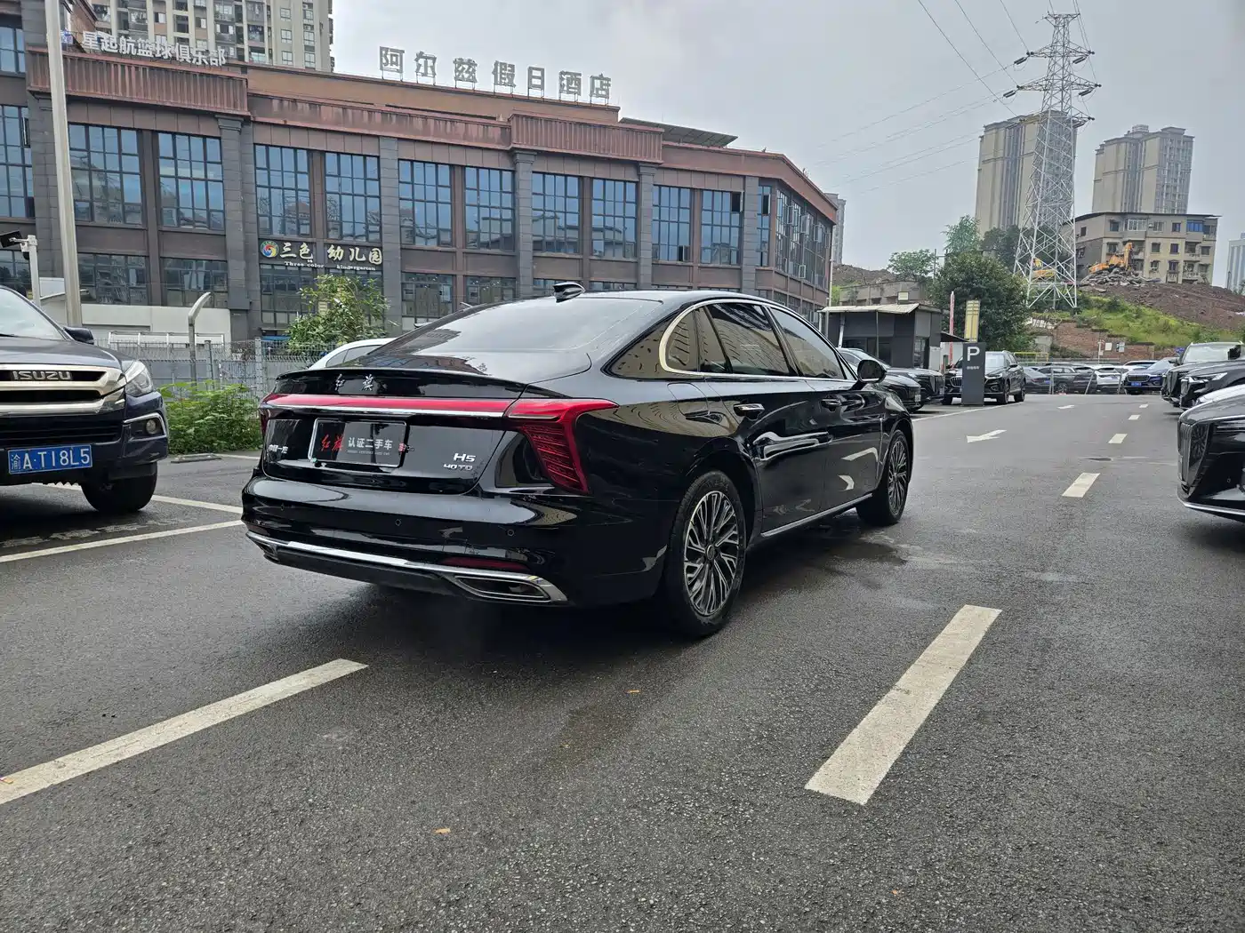 Hongqi H5 2025 2.0T Automatic Flag Celebration 500,000 Units Anniversary Edition фото 4