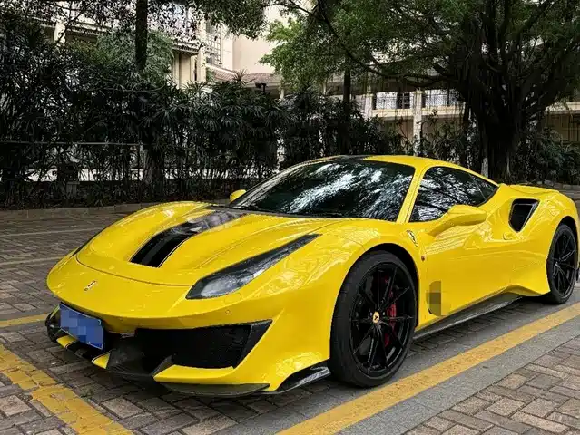 FERRARI 488
