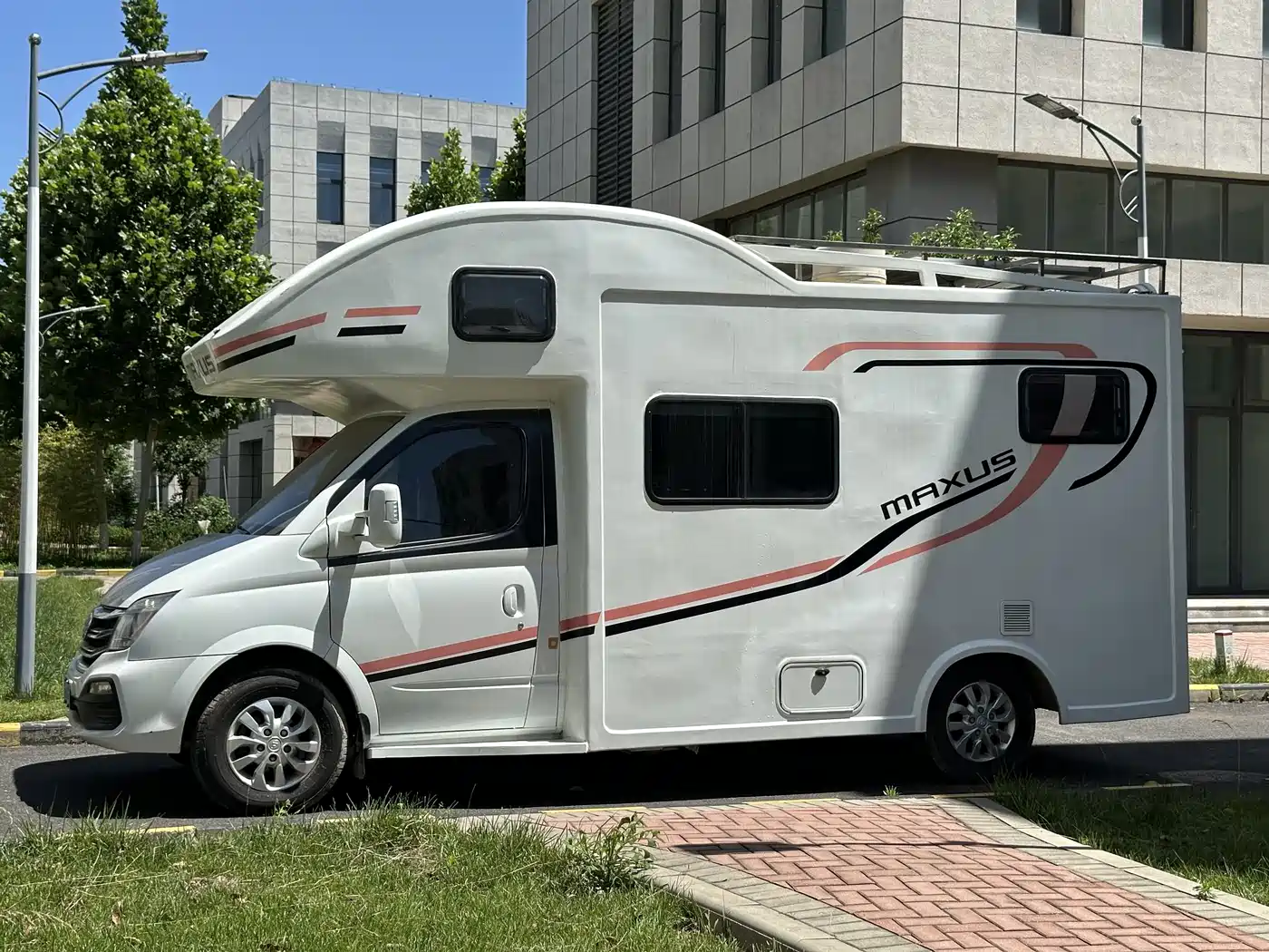SAIC Maxus Xintu V80 2018 2.5T AMT Elite Short Wheelbase Medium Roof 5-6 Seater фото 7