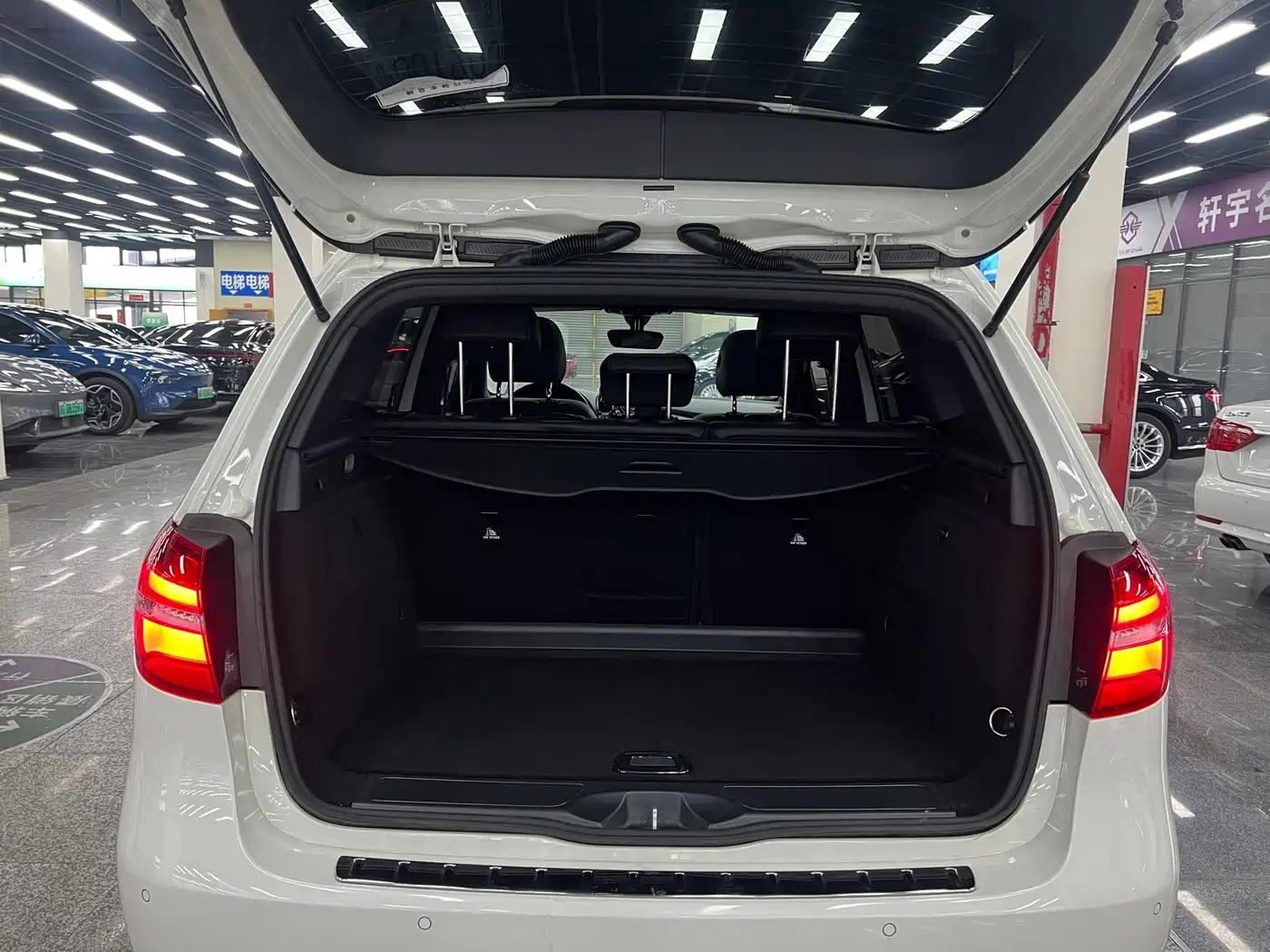 Mercedes-Benz B-Class 2017 B 200 Luxury фото 6