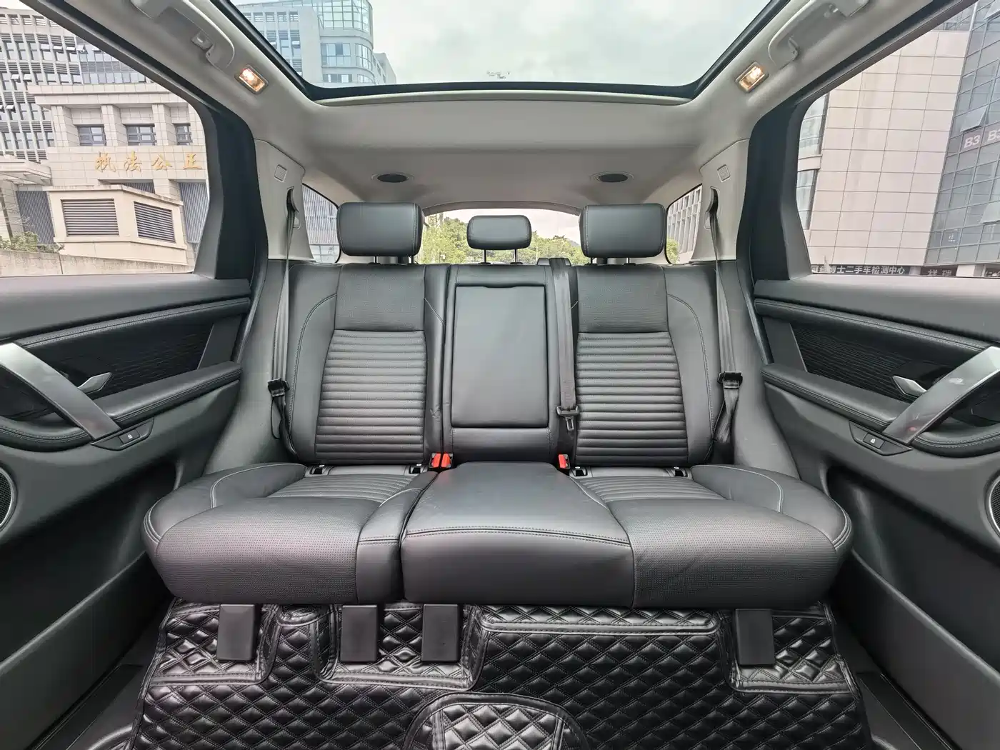 Land Rover Discovery Sport 2024 Luxury Custom Edition фото 14