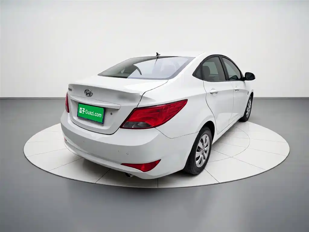 Hyundai Verna 2014 1.4L Manual Smart GLS фото 4